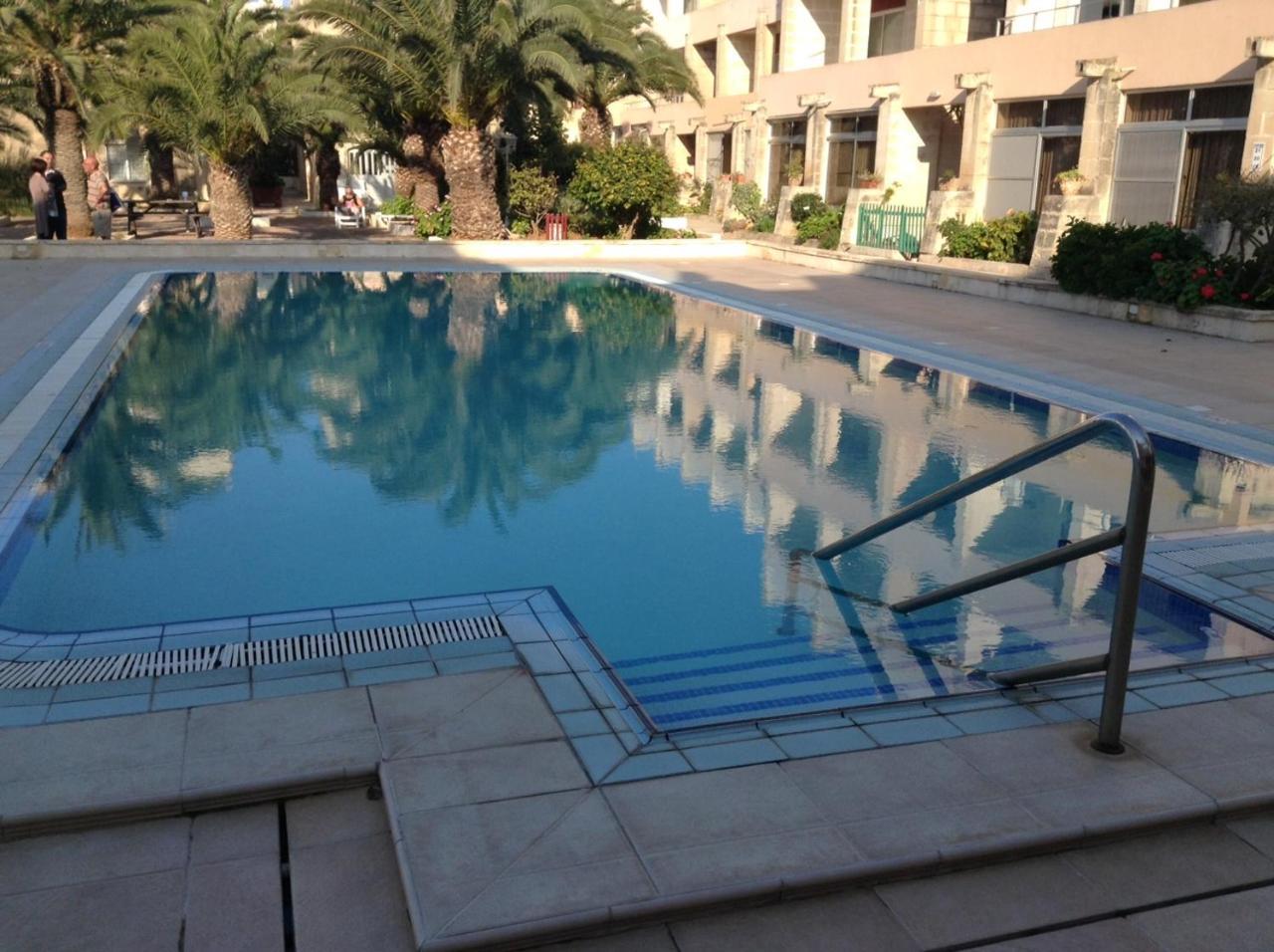 Seafront Apartment With Pool San Pawl il-Baħar Eksteriør bilde